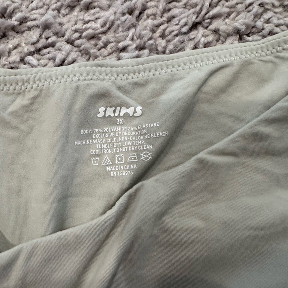 skims 3x bodysuit - Picture 2 of 2